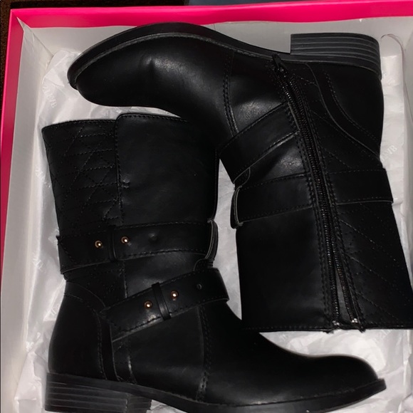 JustFab Shoes - Black zipper boots